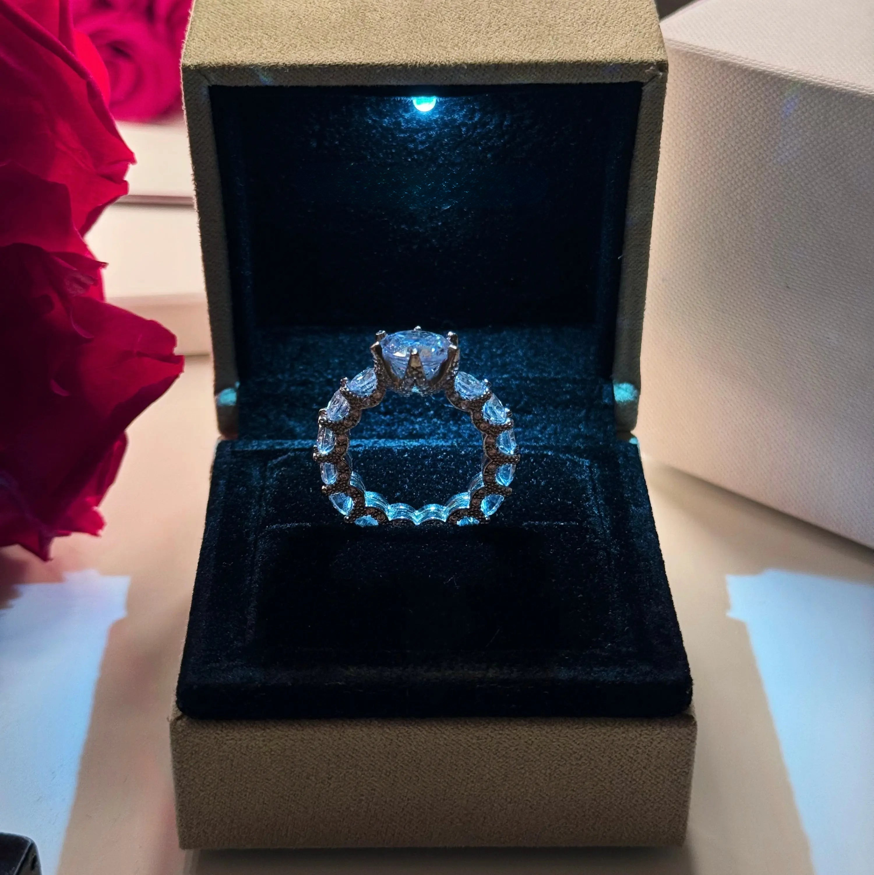 <tc>Luxe ring </tc>