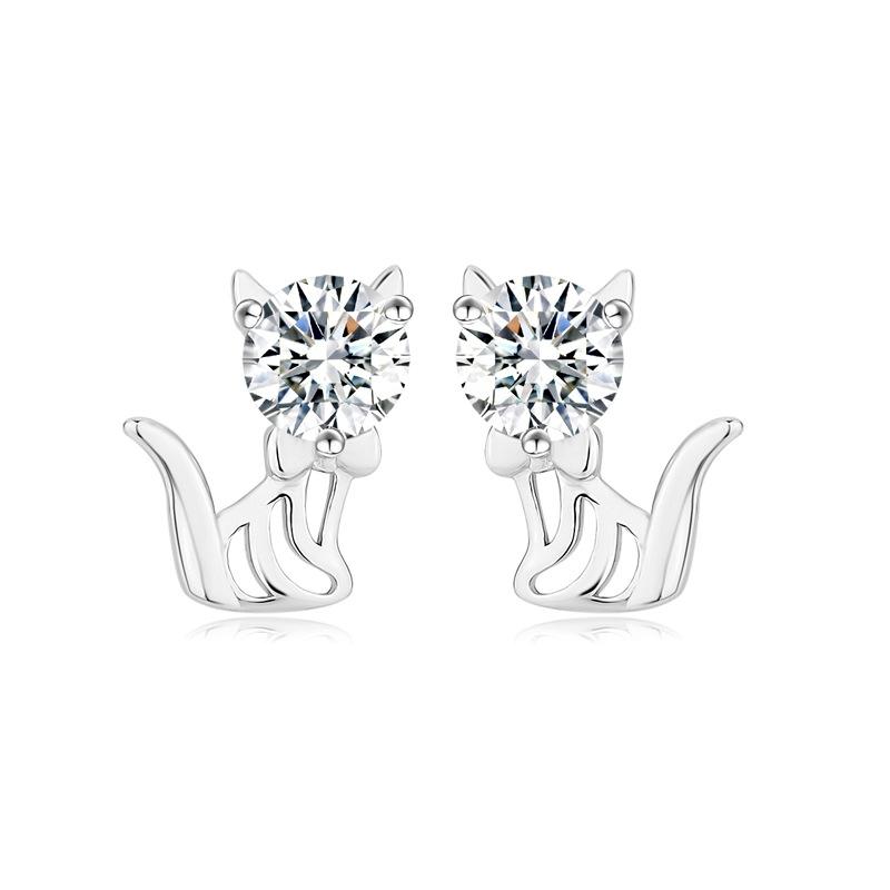Gepersonaliseerde kattenoorbellen in 925 zilver met moissanite