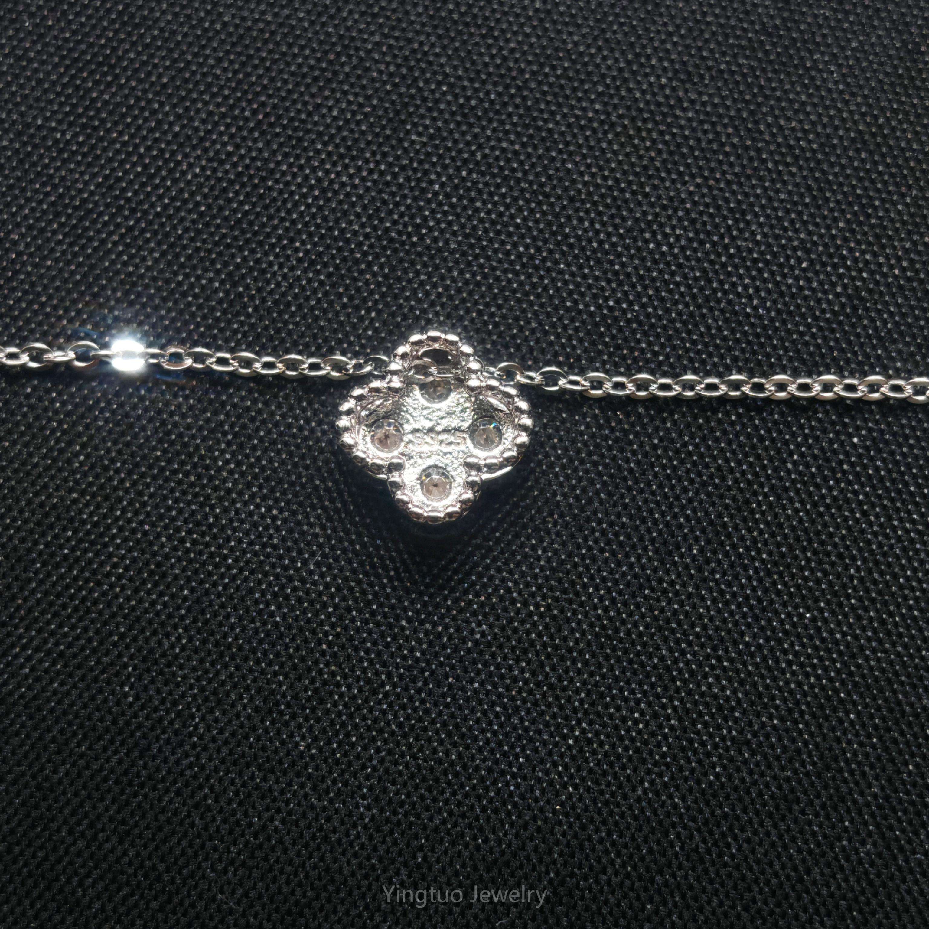 <tc>Klaver Moissaniet Halsketting in 925 Zilver</tc>