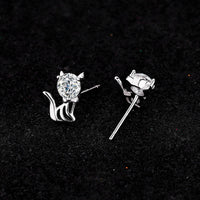 Gepersonaliseerde kattenoorbellen in 925 zilver met moissanite