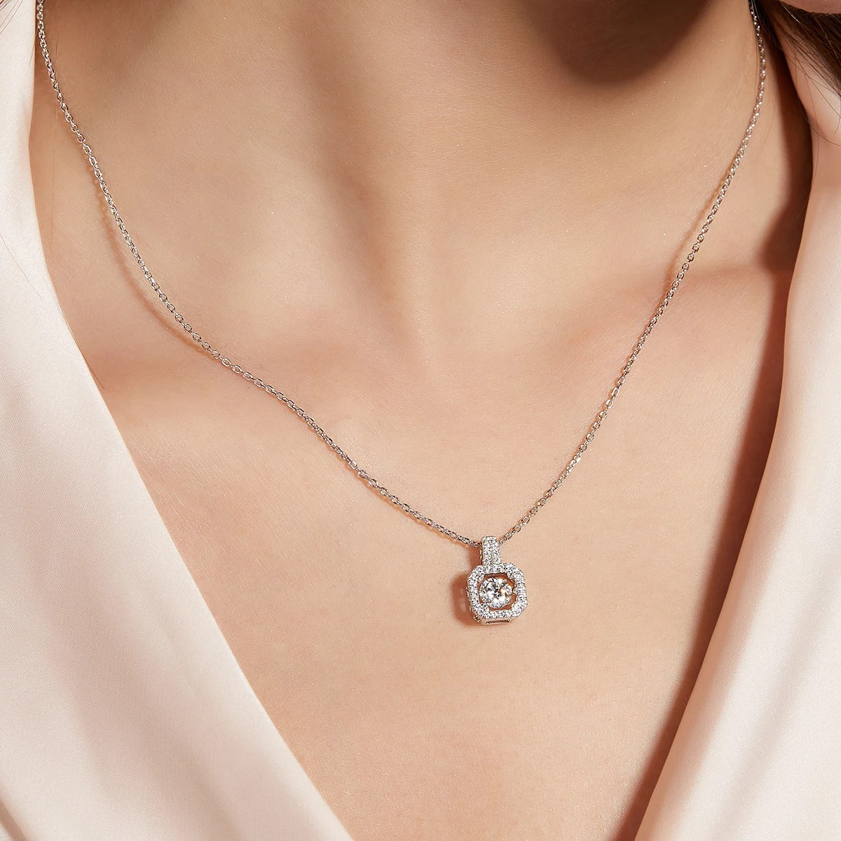 Dansende ketting - De kunst van het sieraden in beweging