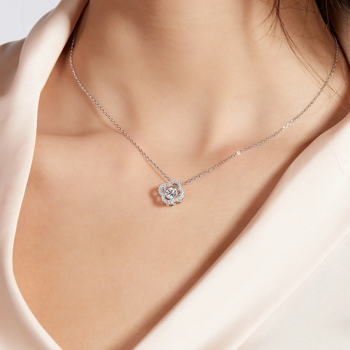 Dansende ketting - De kunst van het sieraden in beweging
